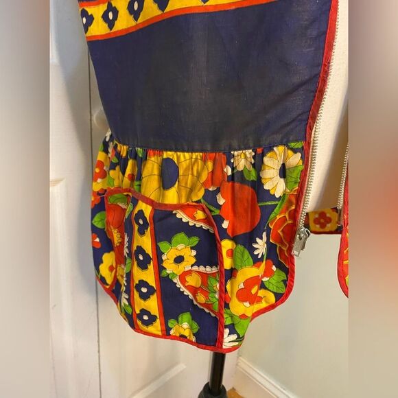 1970s Paisley Floral Scandi-Inspired Top - Picture 14 of 14